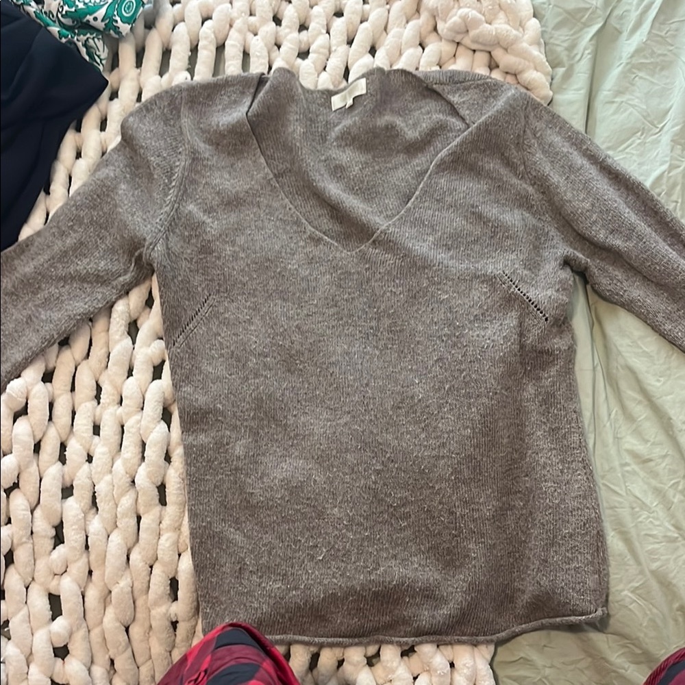 Gray V-Neck Sweater with Full-Length Sleeves